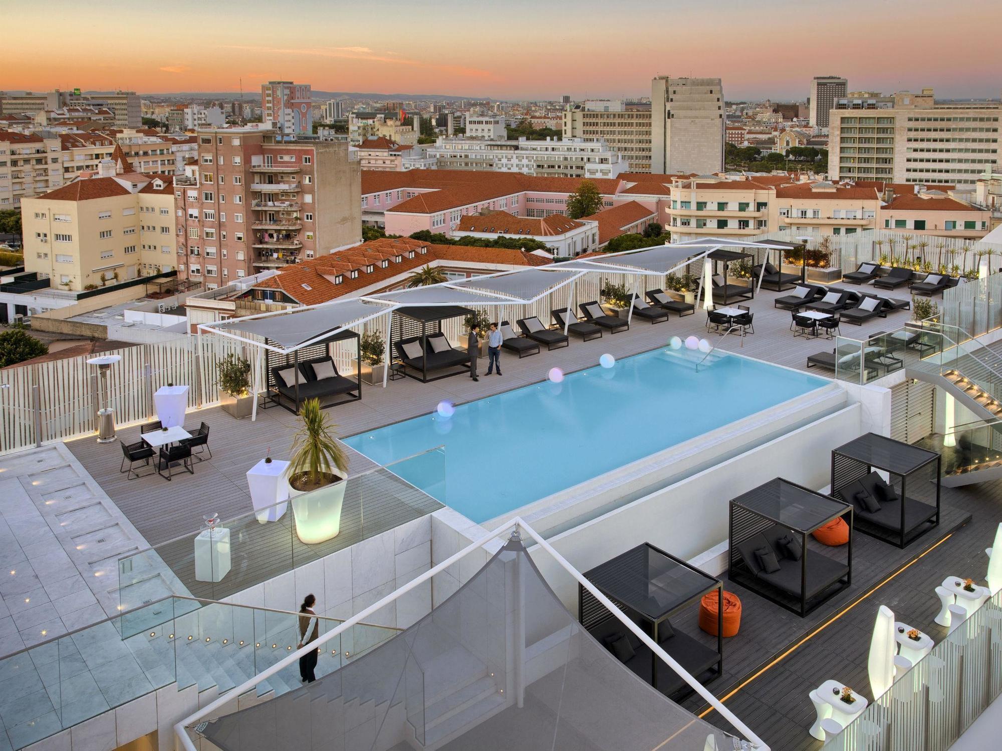 Epic Sana Lisboa Hotel Экстерьер фото The hotel's rooftop pool